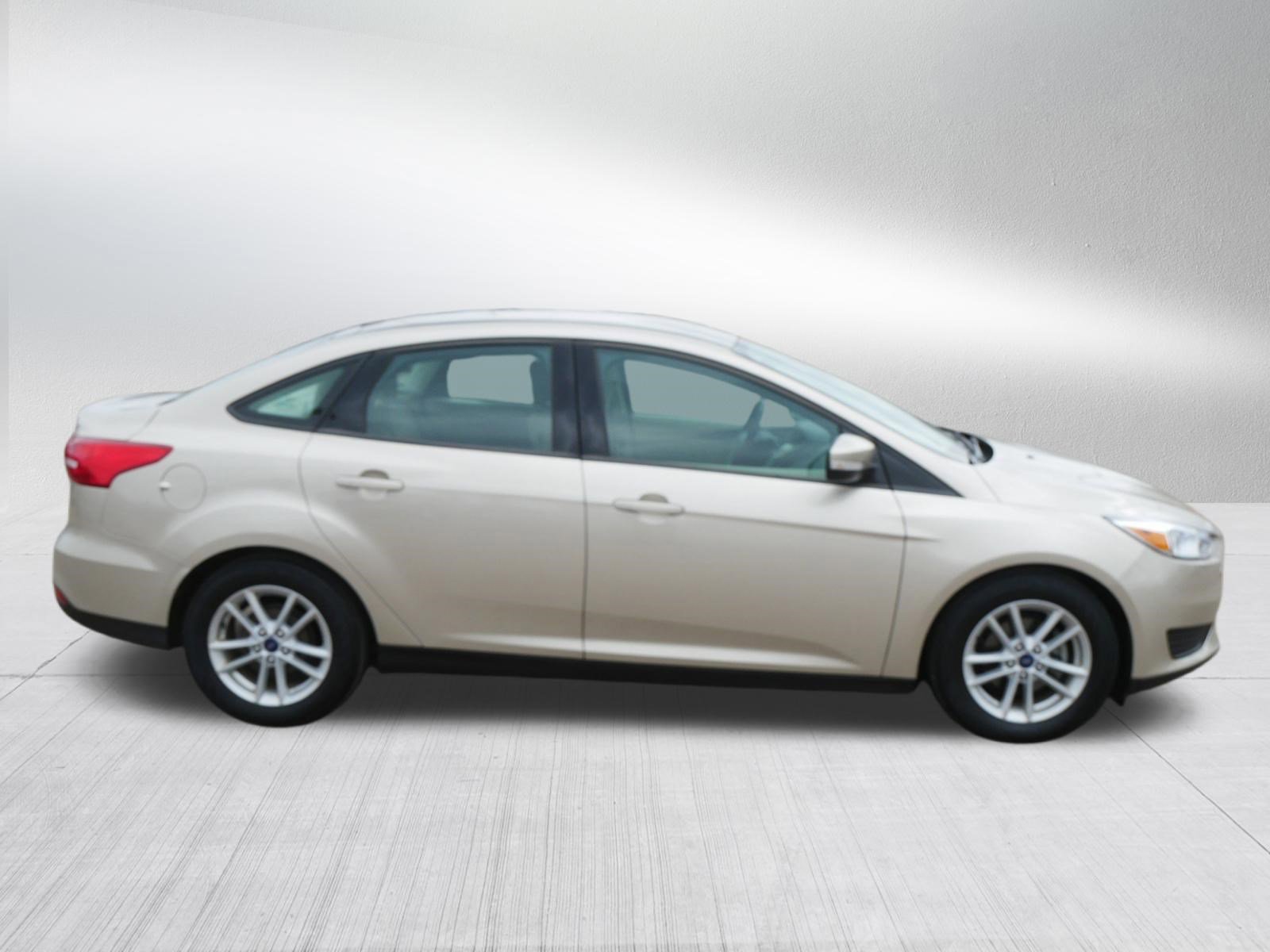 Used 2018 Ford Focus SE w/ Cold Weather Package image 8