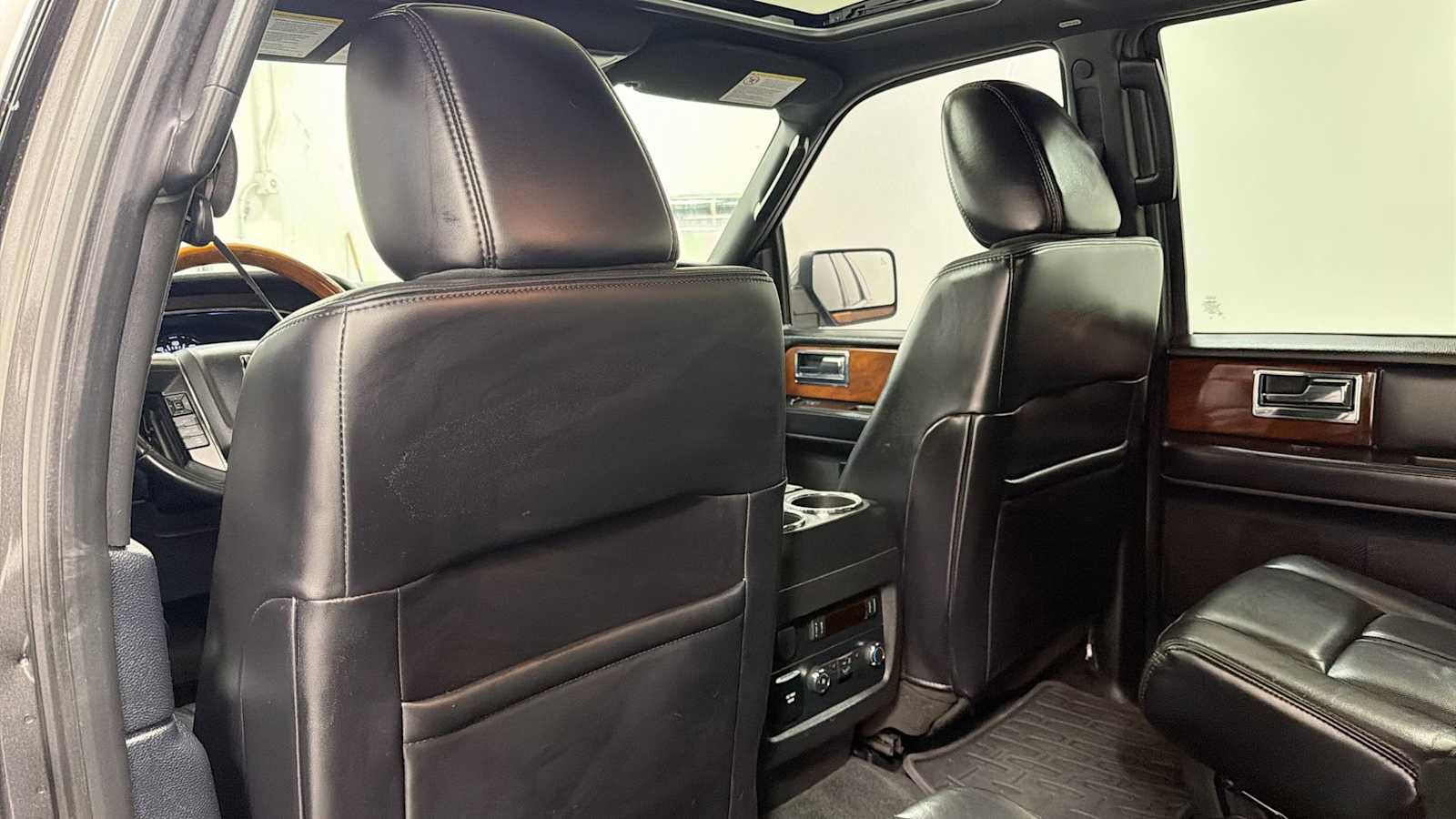 Used 2016 Lincoln Navigator Select AWD/4WD image 27