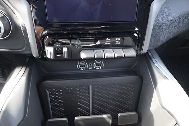 New 2026 RAM 1500 4x4 Crew Cab image 25