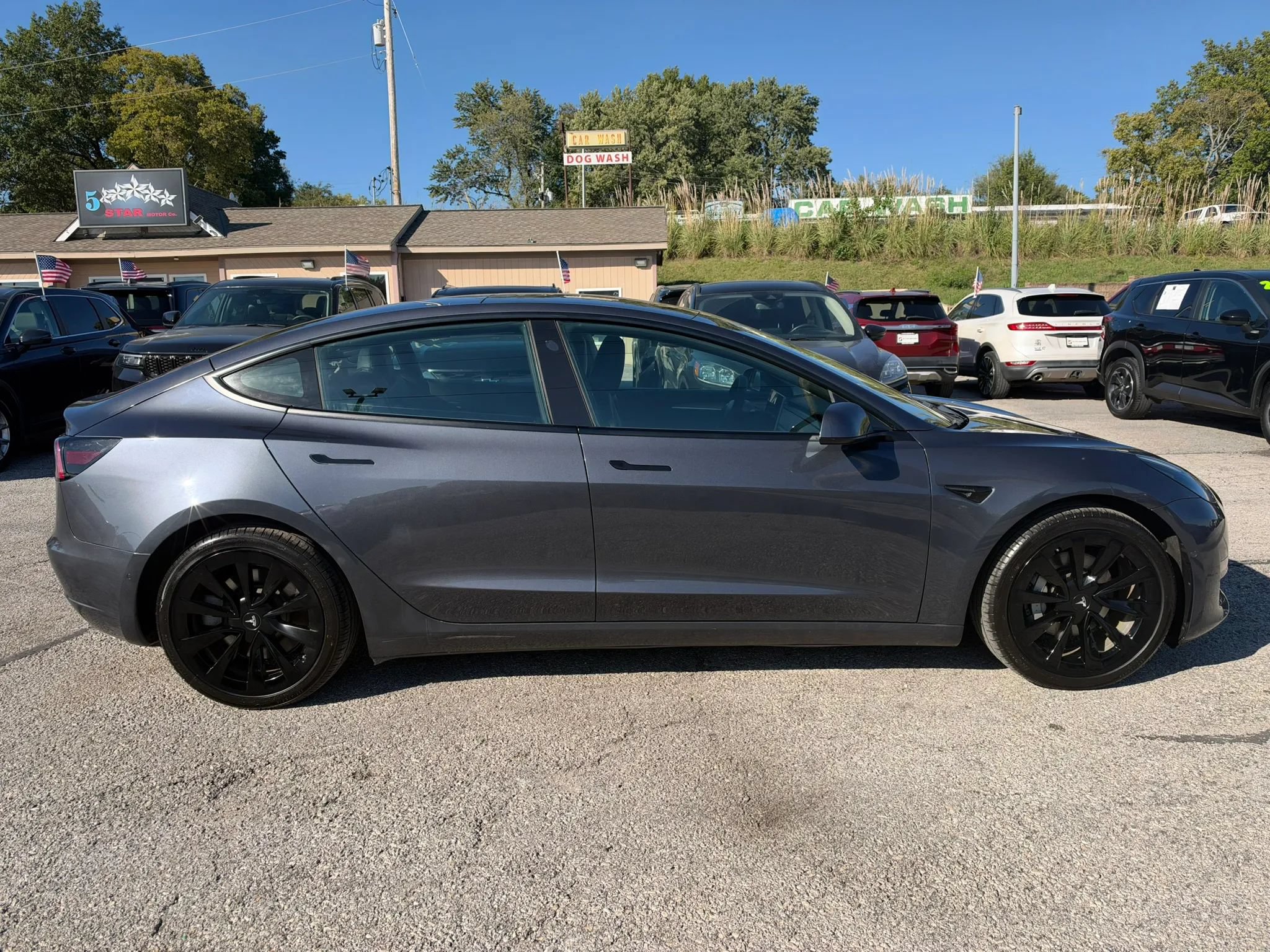 Used 2022 Tesla Model 3 Standard Range RWD image 2