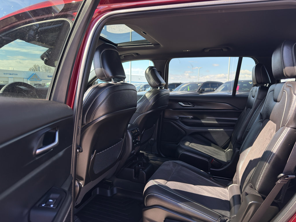 Used 2023 Jeep Grand Cherokee L Laredo AWD/4WD image 30