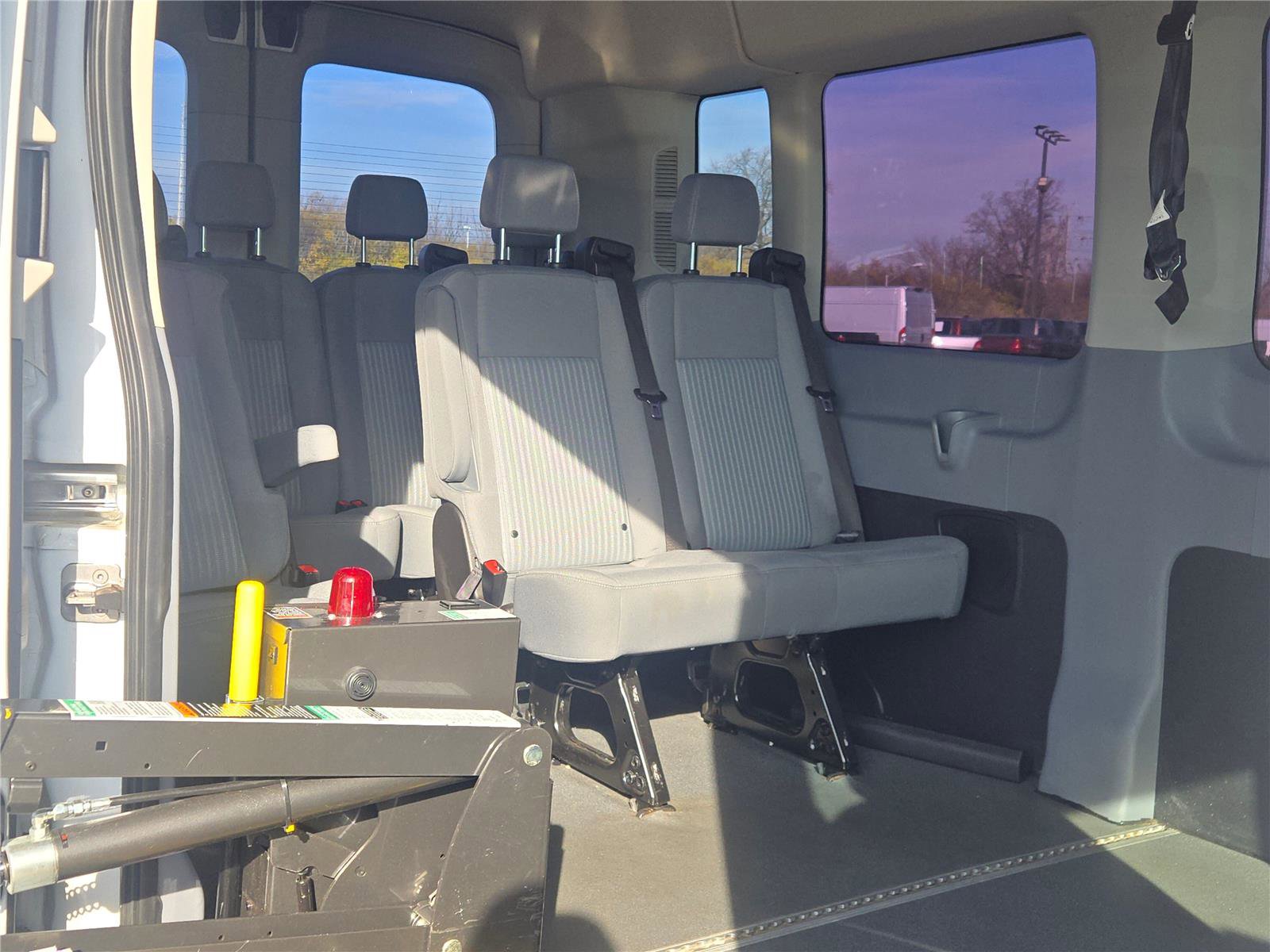 Used 2018 Ford Transit 350 XLT image 11