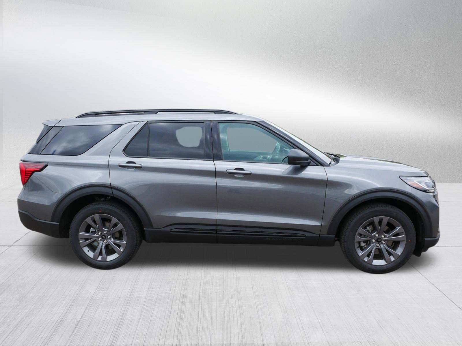 Used 2026 Ford Explorer Active w/ Active Comfort Package AWD/4WD image 8