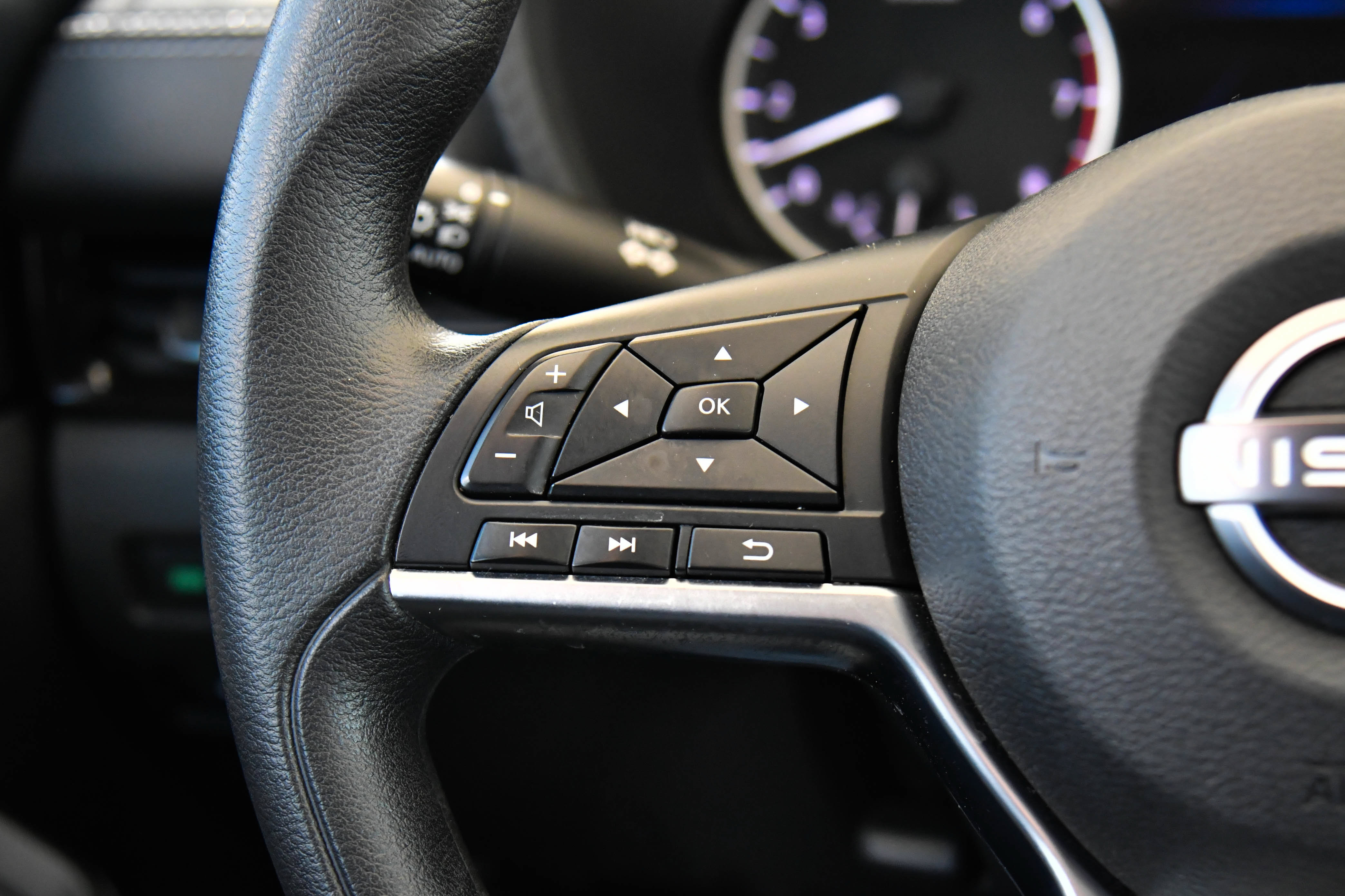 Used 2025 Nissan Sentra SV FWD image 27