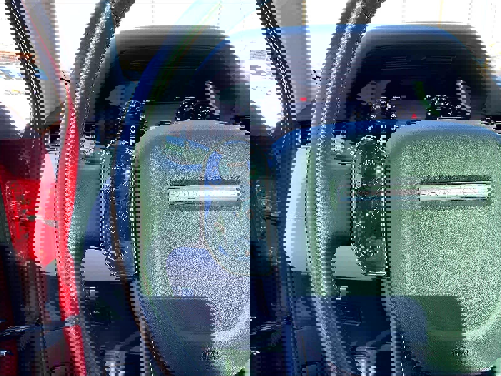 Used 2020 Land Rover Range Rover Evoque SE image 19