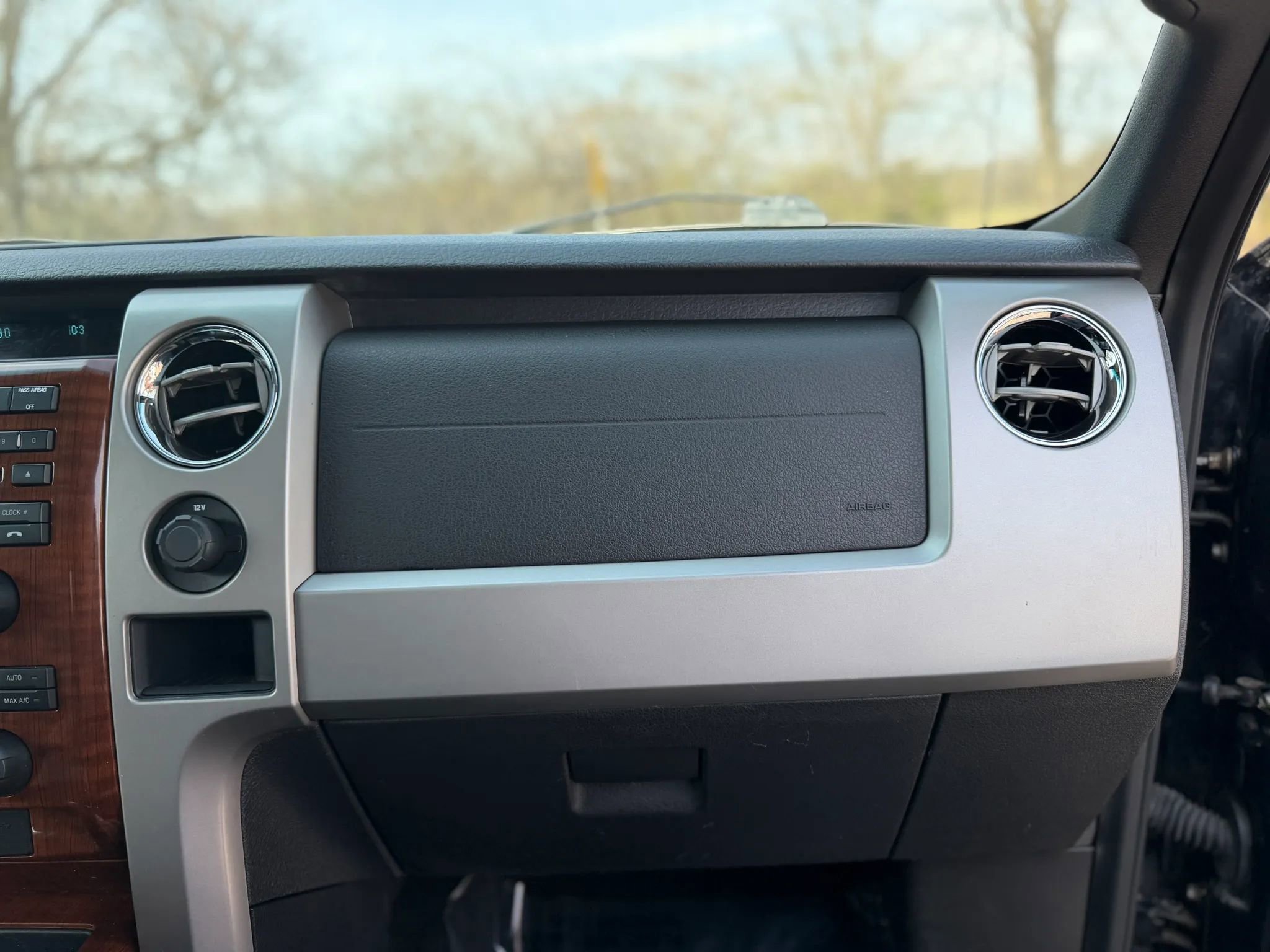 Used 2010 Ford F150 Lariat image 22