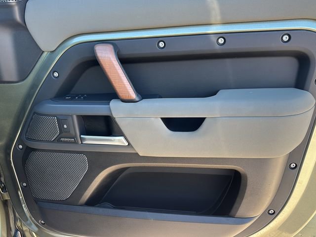 Used 2023 Land Rover Defender 110 X image 10