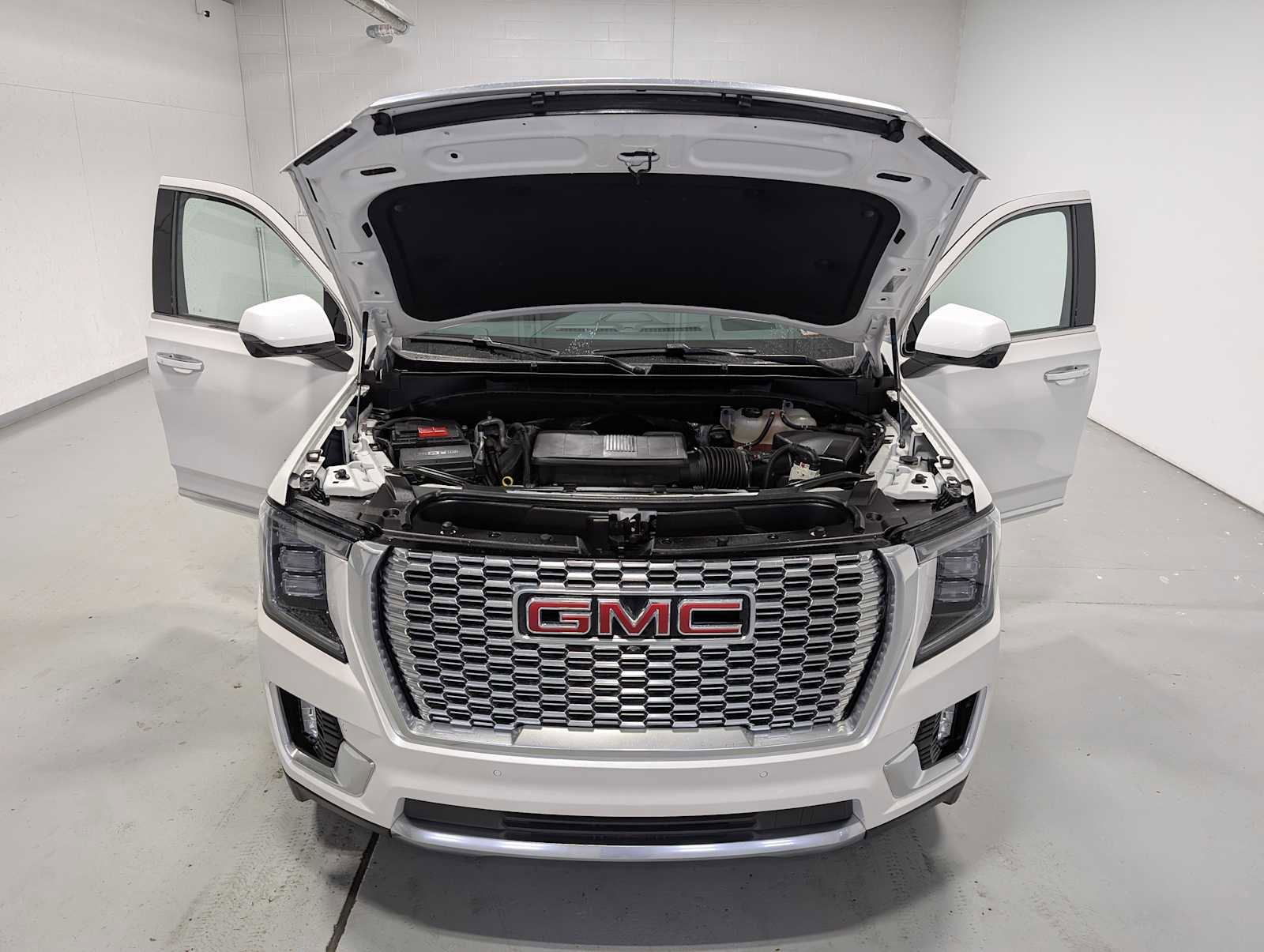 Used 2024 GMC Yukon Denali w/ Advanced Technology Package image 14