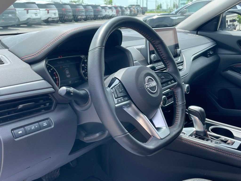 Used 2023 Nissan Altima 2.5 SR FWD image 9