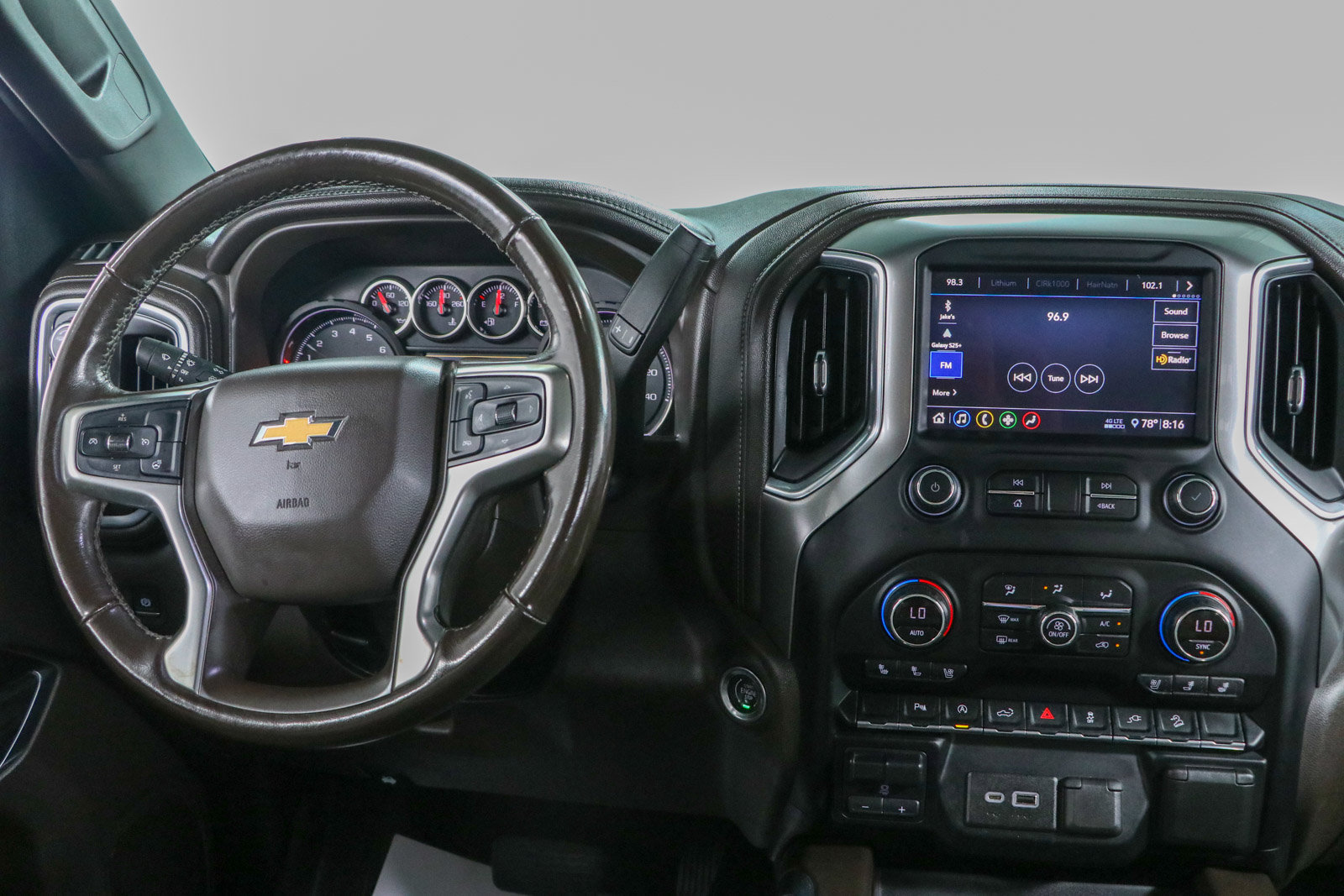 Used 2020 Chevrolet Silverado 1500 LTZ AWD/4WD image 18