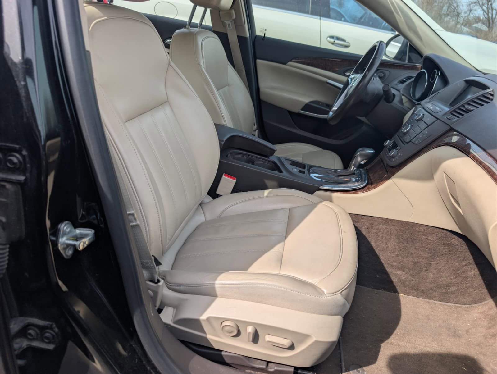 Used 2013 Buick Regal Premium image 31