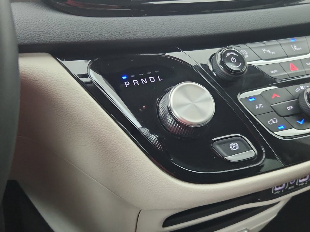 Certified 2024 Chrysler Pacifica Touring-L FWD image 31