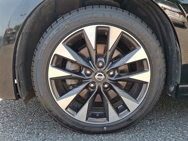 Certified 2017 Nissan Sentra SR Turbo w/ Protection Package FWD image 10
