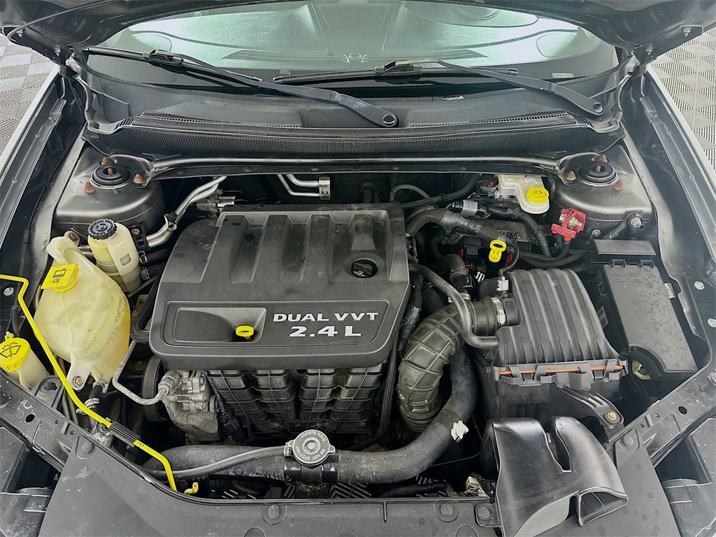 Used 2013 Dodge Avenger SE image 31