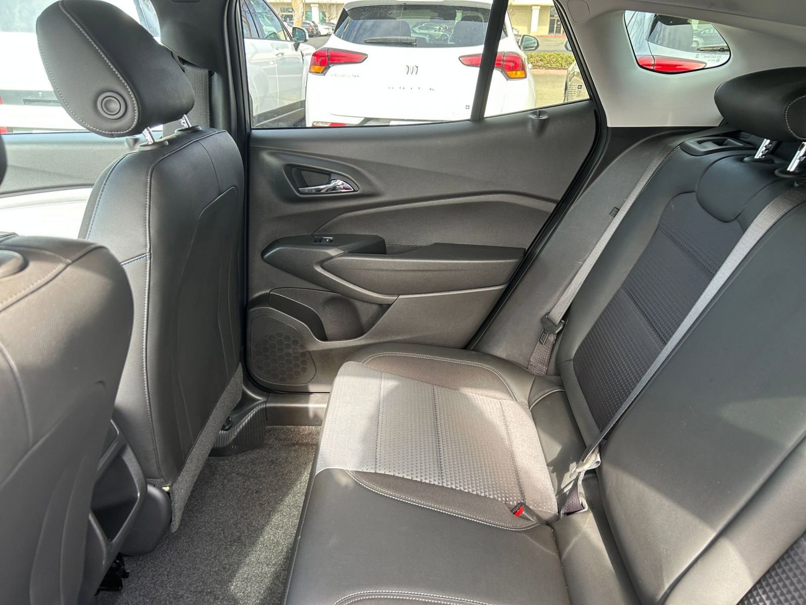 Used 2025 Chevrolet Trax LT image 38