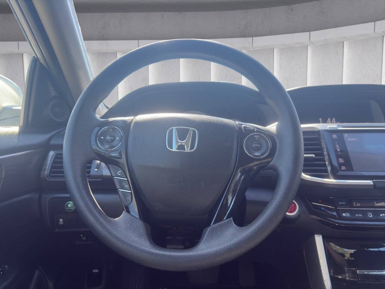 Used 2017 Honda Accord EX image 9