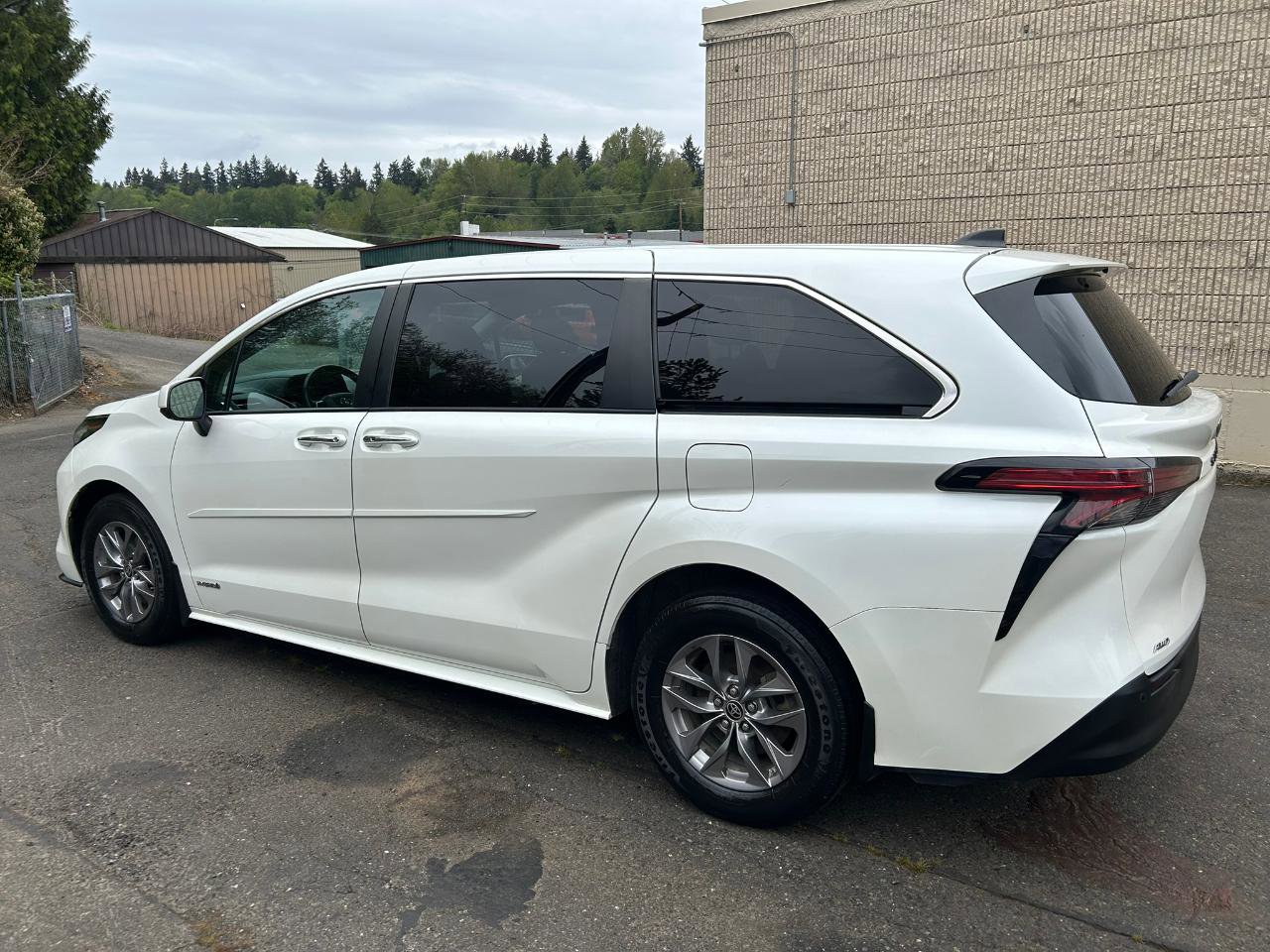 Used 2021 Toyota Sienna XLE AWD/4WD image 7