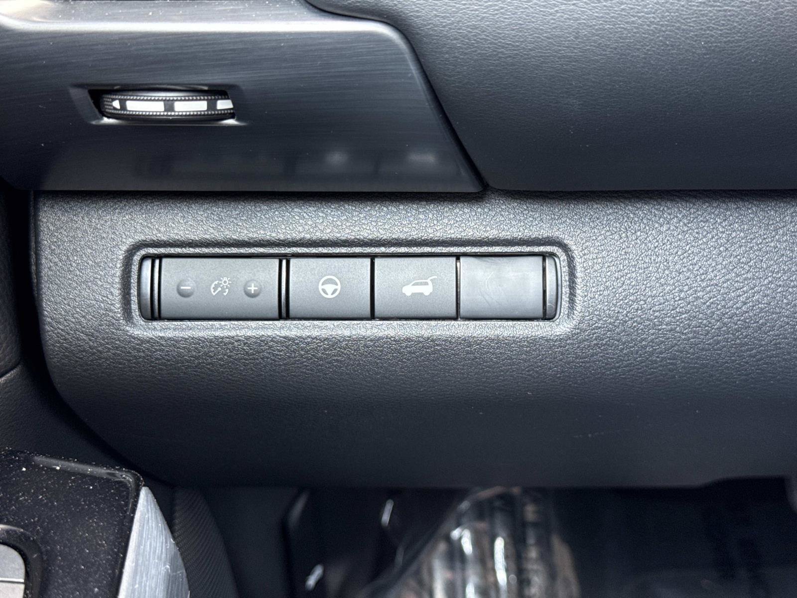 Used 2025 Nissan Pathfinder SL AWD/4WD image 19