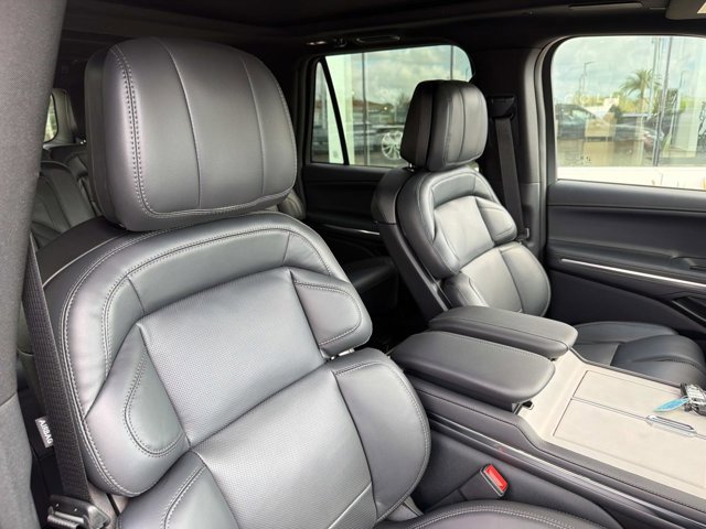New 2026 Lincoln Navigator L Reserve w/ Jet Appearance Package AWD/4WD image 18