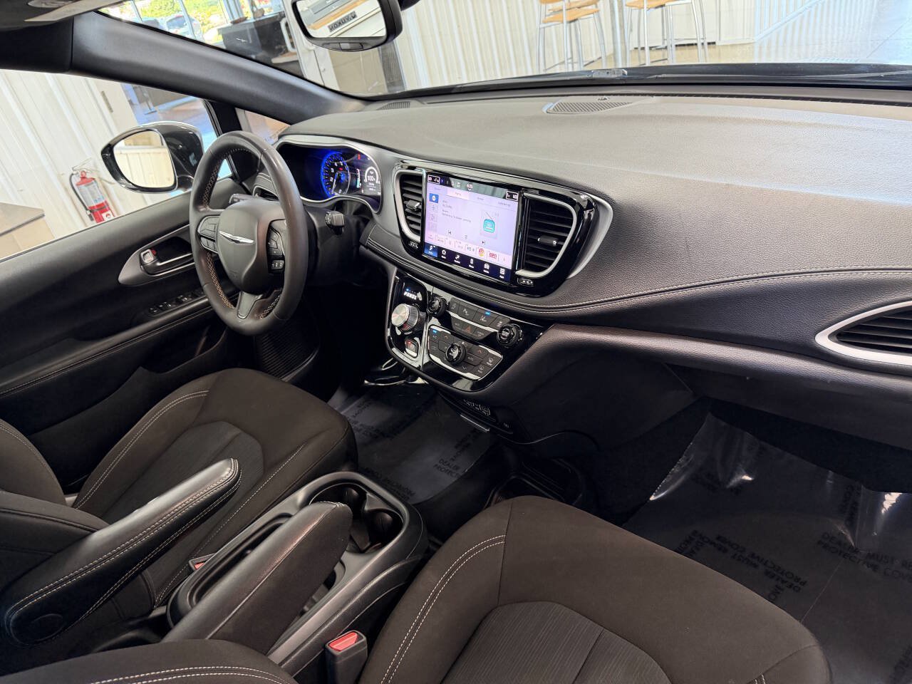 Used 2022 Chrysler Pacifica Touring FWD image 22