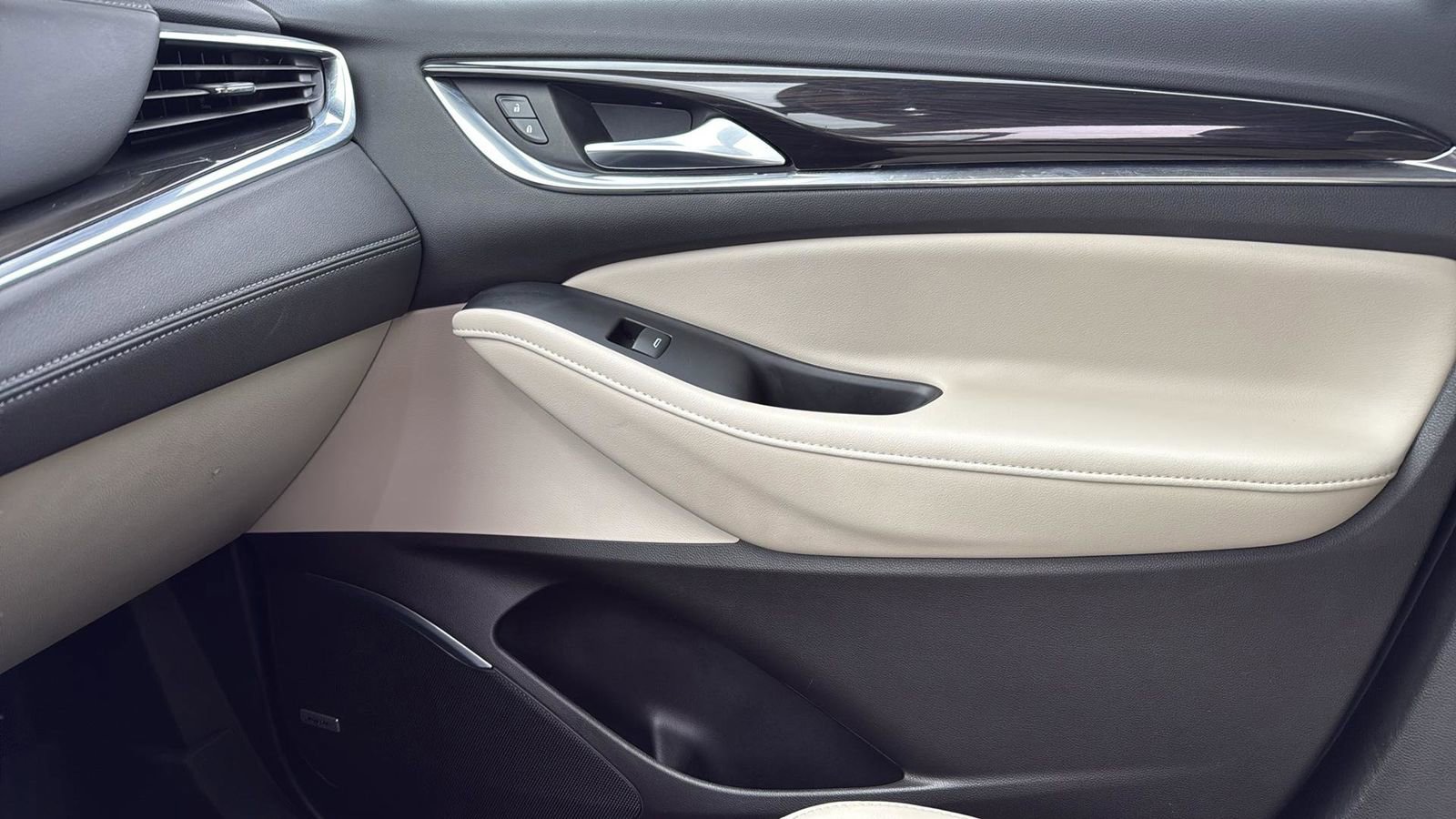 Used 2021 Buick Enclave Premium w/ Surround and Sites Package image 24