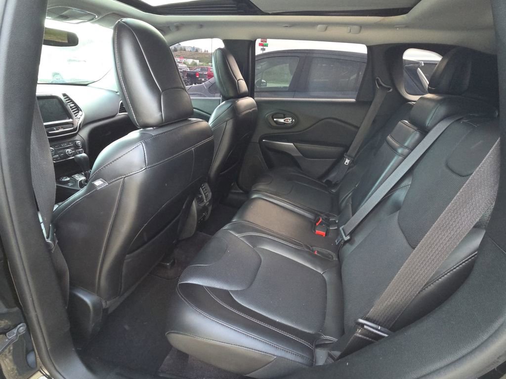 Used 2019 Jeep Cherokee Limited w/ Luxury Group AWD/4WD image 13