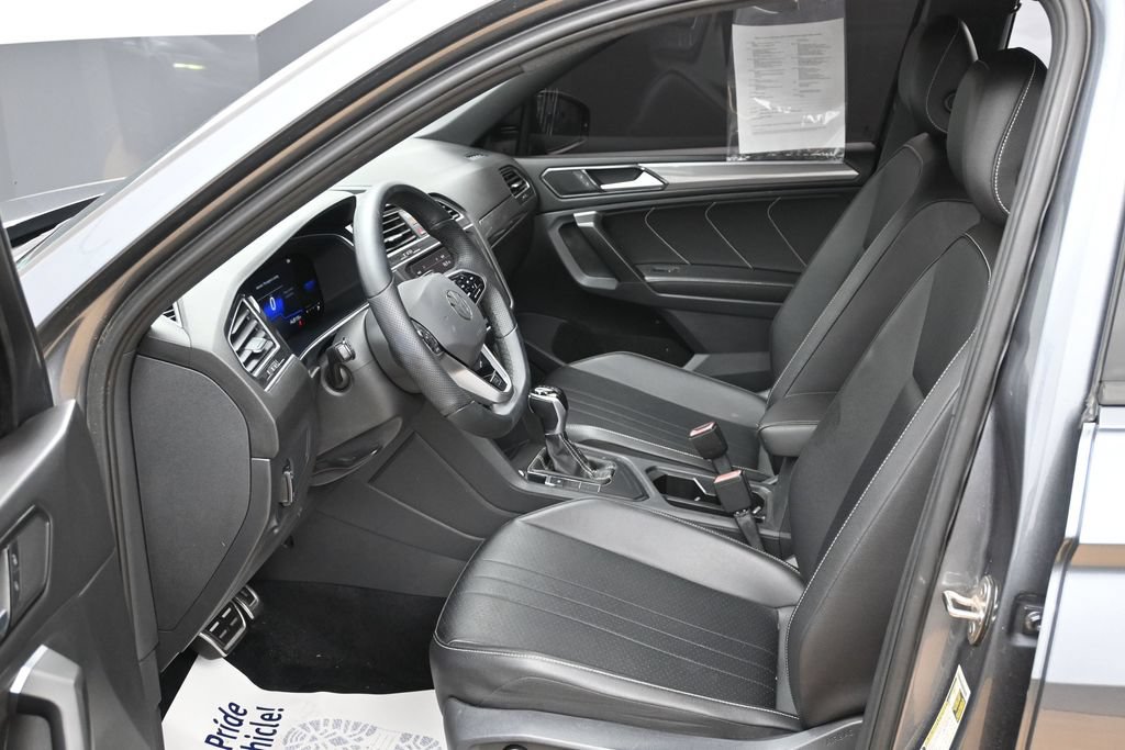 Used 2022 Volkswagen Tiguan SE R-Line FWD image 9