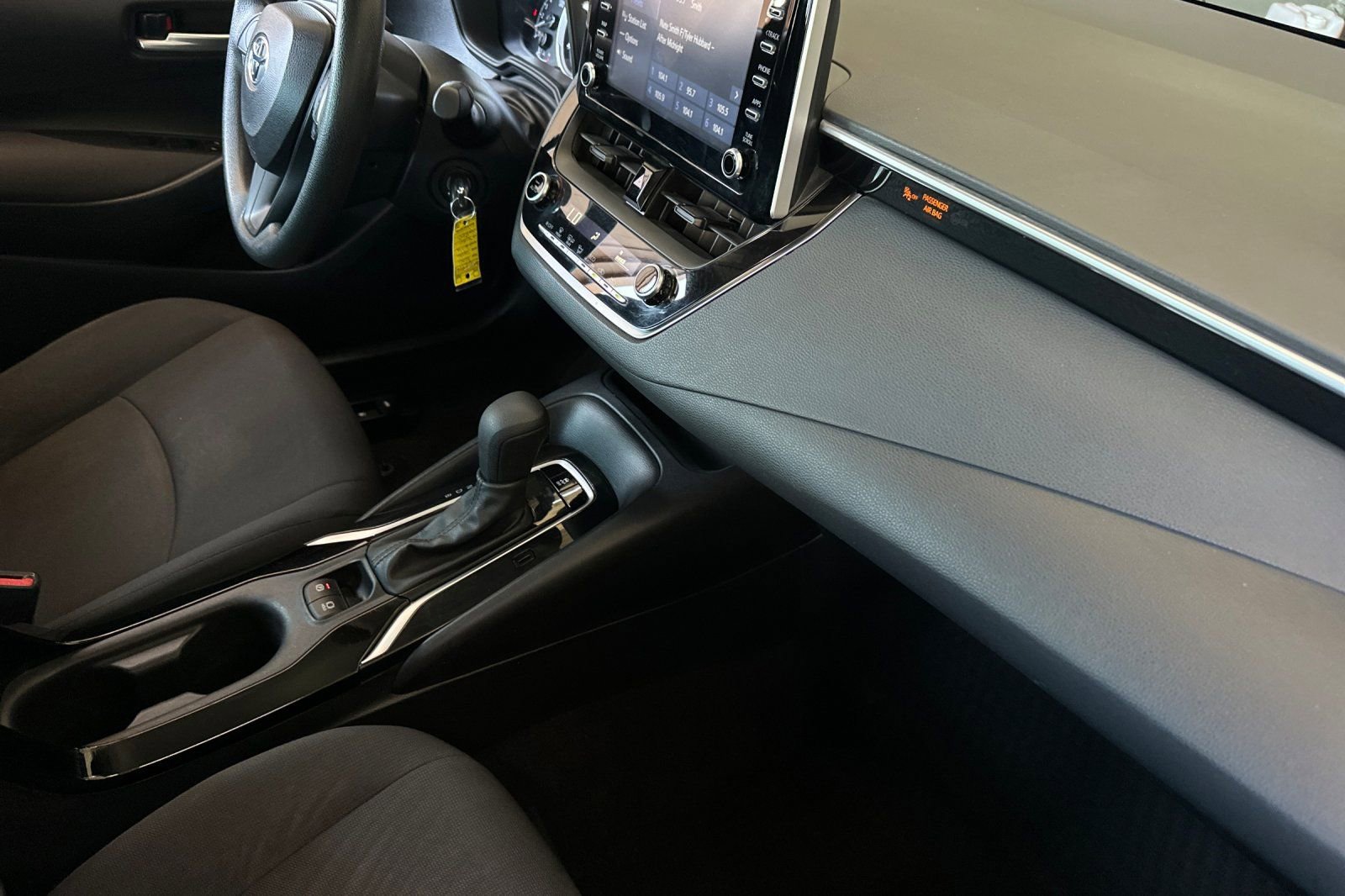 Used 2020 Toyota Corolla LE image 17