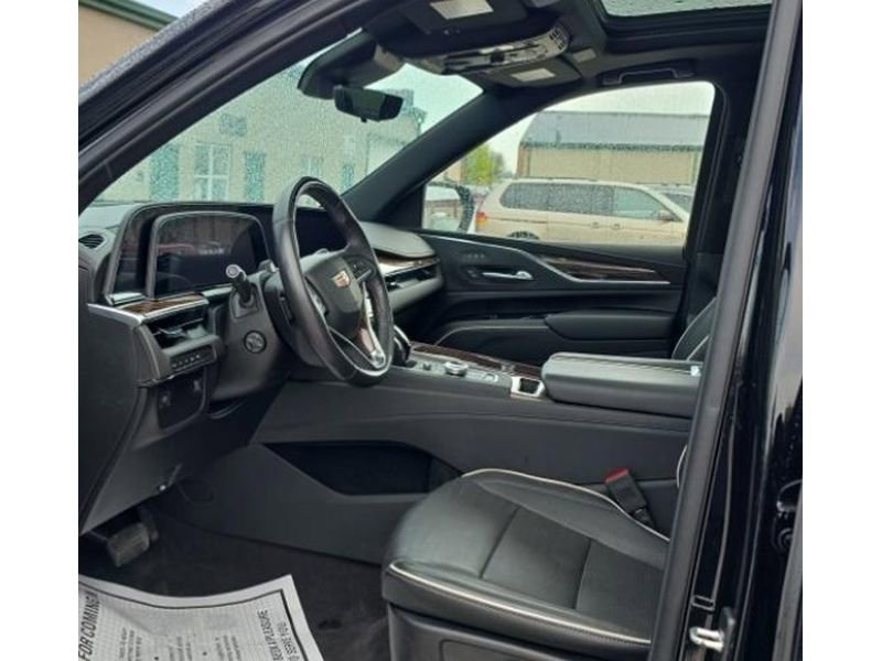 Used 2024 Cadillac Escalade Premium Luxury w/ LPO, Floor Liner Package AWD/4WD image 7