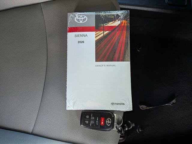 Certified 2026 Toyota Sienna XLE FWD image 25