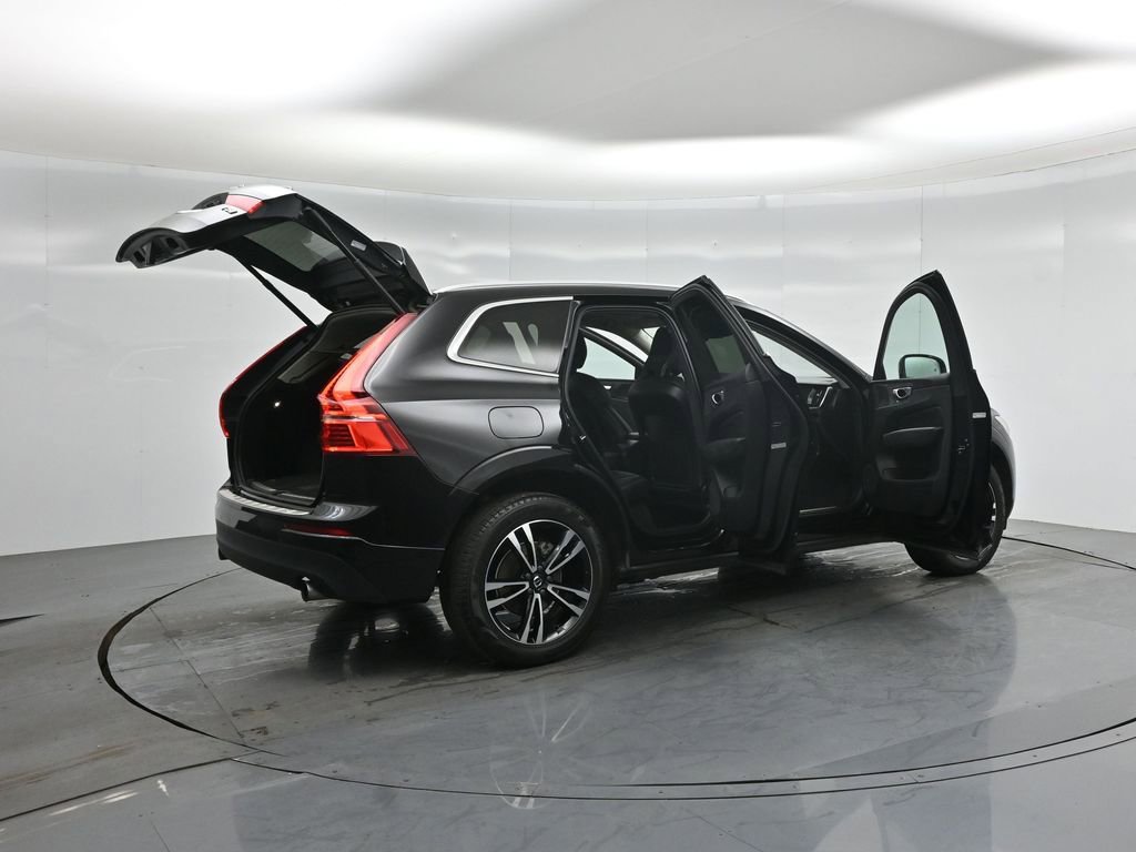 Used 2021 Volvo XC60 T5 Momentum w/ Premium Package image 4