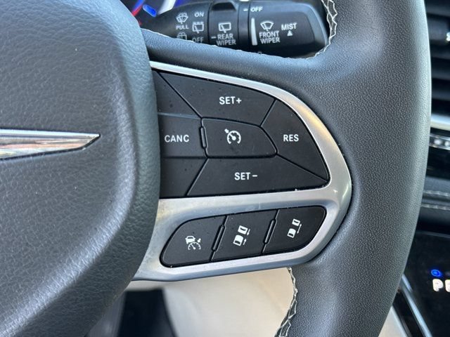 Used 2024 Chrysler Pacifica Limited FWD image 23