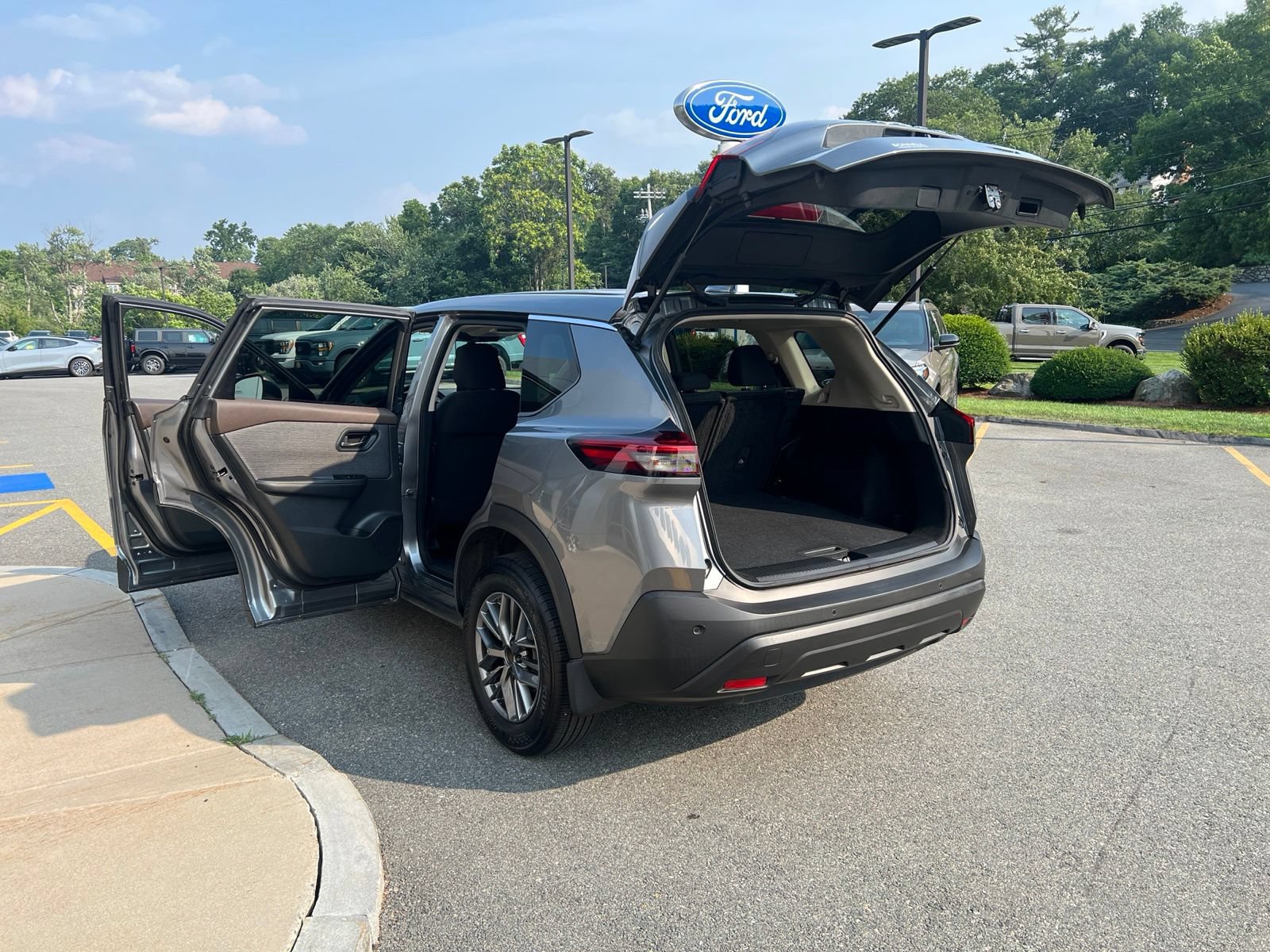 Used 2021 Nissan Rogue S AWD/4WD image 13
