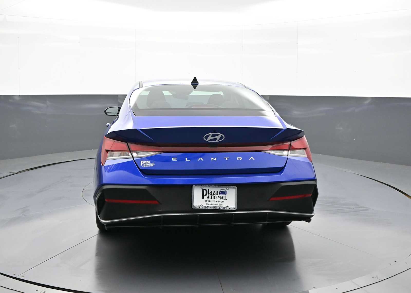 Certified 2025 Hyundai Elantra SE w/ Cargo Package FWD image 6