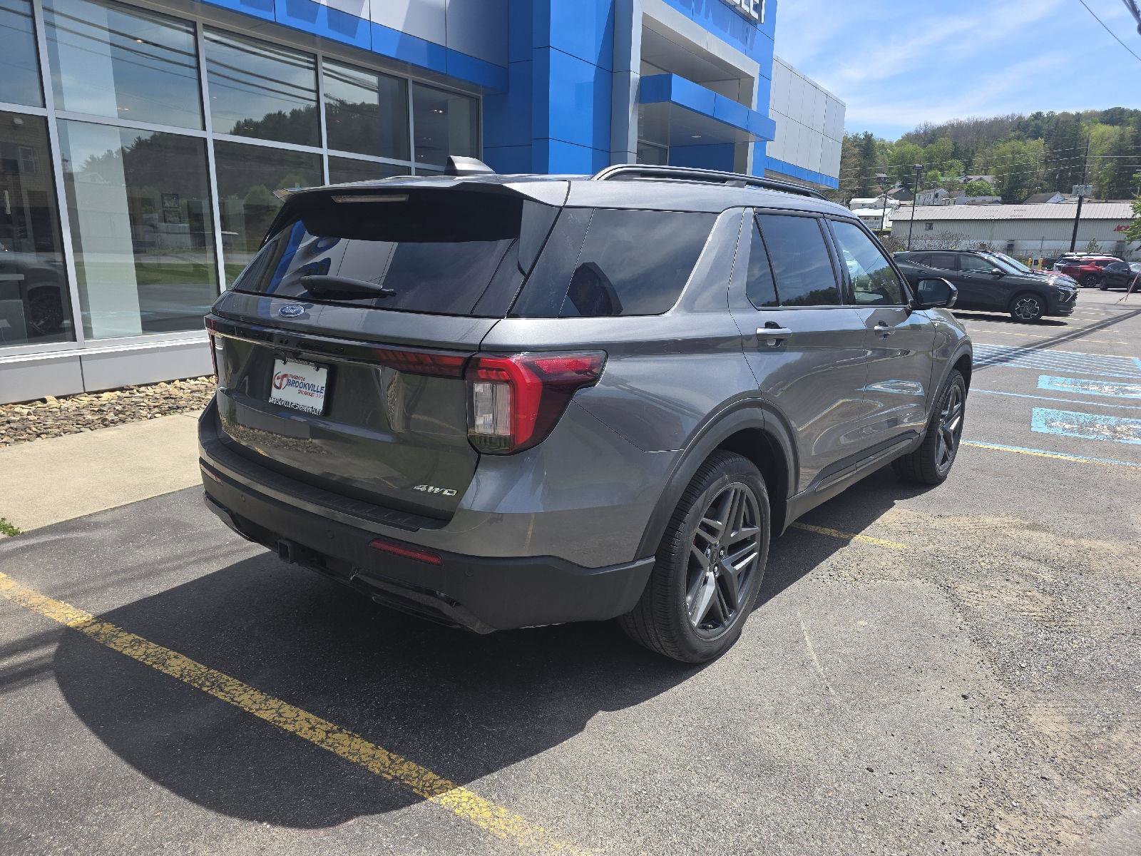 Used 2025 Ford Explorer ST-Line w/ ST-Line Street Pack AWD/4WD image 7