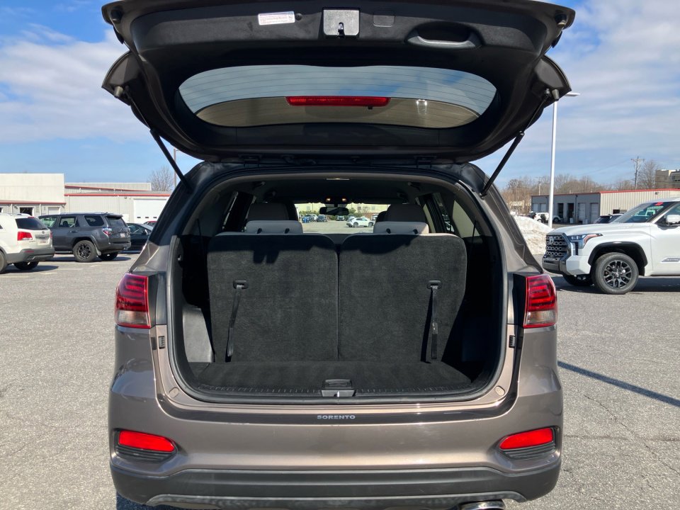 Used 2019 Kia Sorento FWD V6 image 19