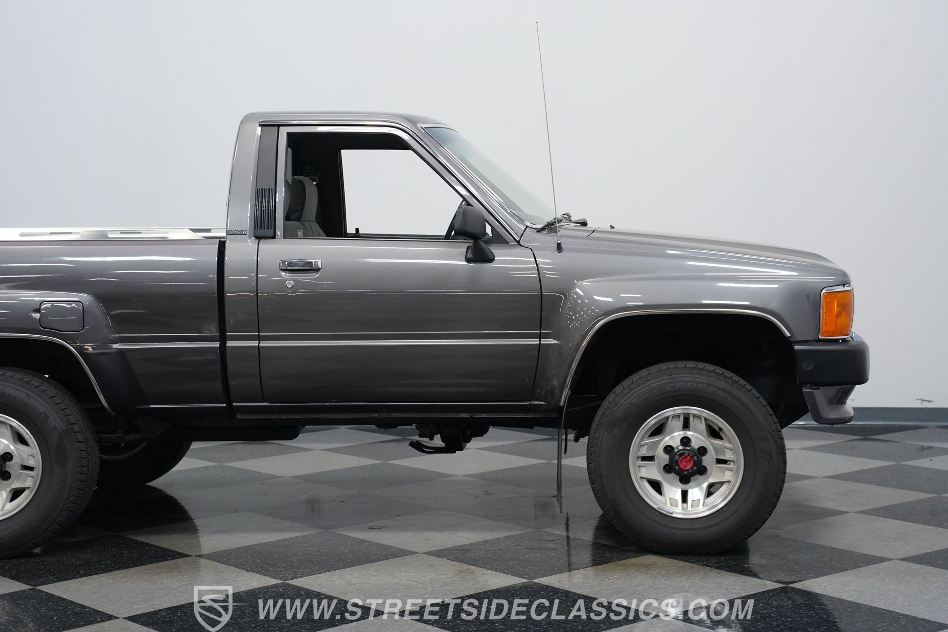 Used 1987 Toyota Pickup 4x4 Regular Cab image 31