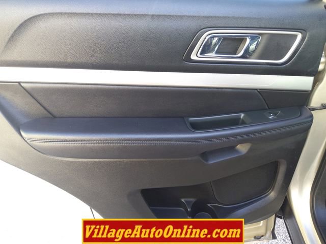 Used 2017 Ford Explorer XLT w/ Equipment Group 202A image 23