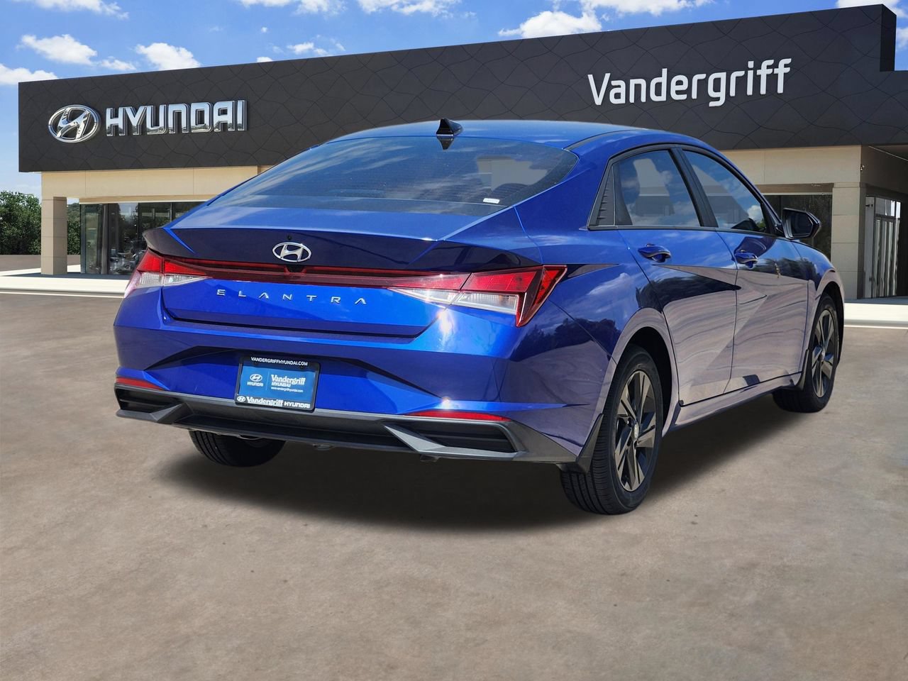 Used 2023 Hyundai Elantra SEL FWD image 4