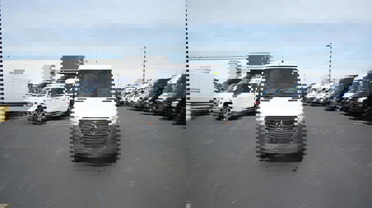 Used 2025 Mercedes-Benz Sprinter 2500 image 2