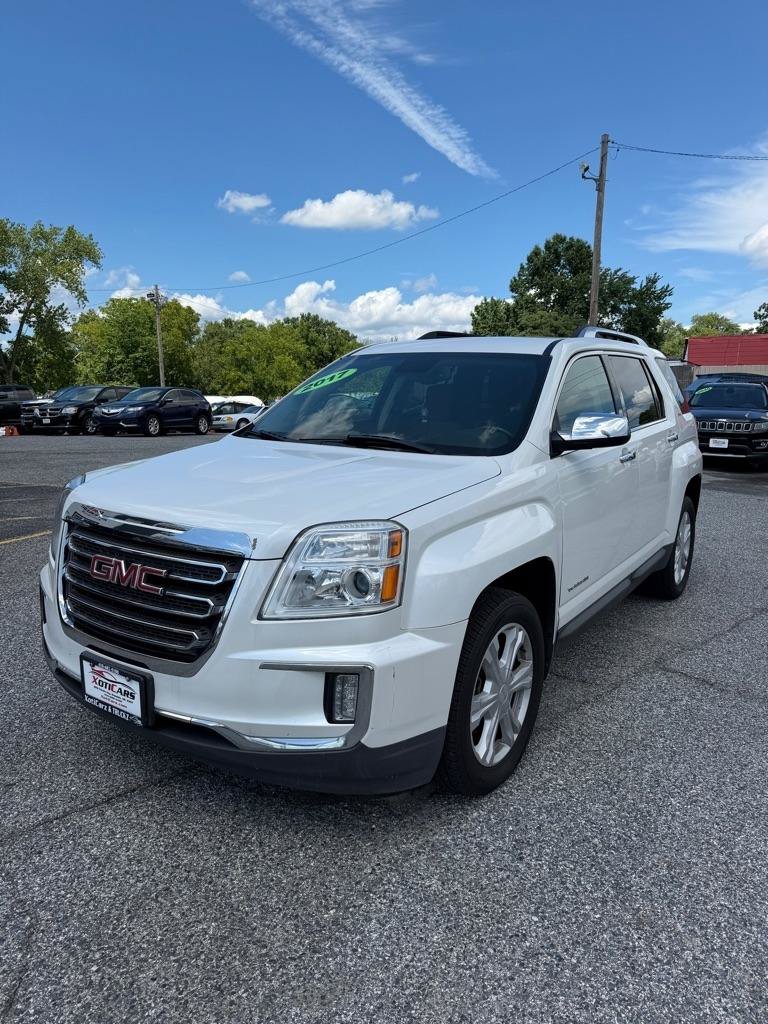 Used 2017 GMC Terrain SLT FWD image 2