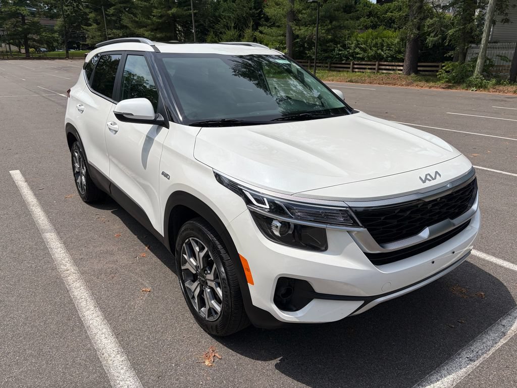 Used 2023 Kia Seltos EX AWD/4WD image 1
