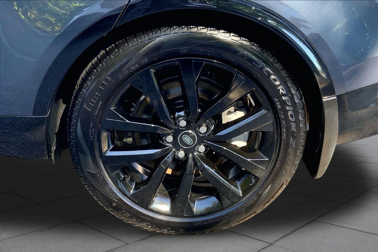Used 2026 Land Rover Discovery Limited Edition AWD/4WD image 10