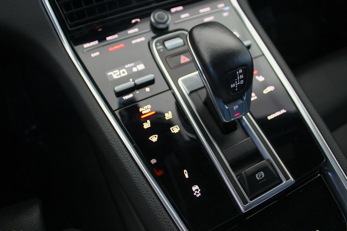 Used 2019 Porsche Panamera 4 AWD/4WD image 33