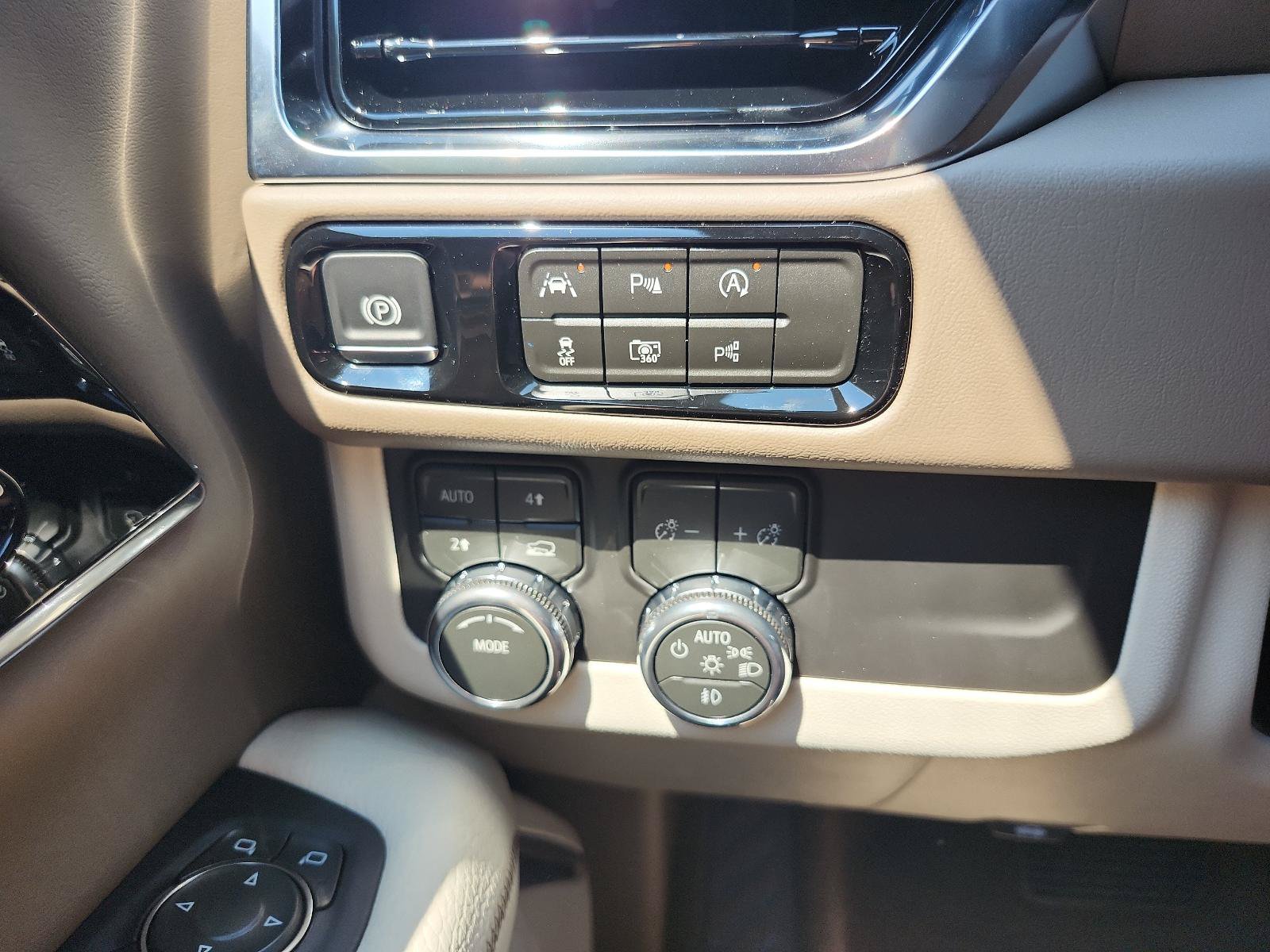 New 2026 GMC Yukon XL Denali w/ Sun & Power Step Package AWD/4WD image 18