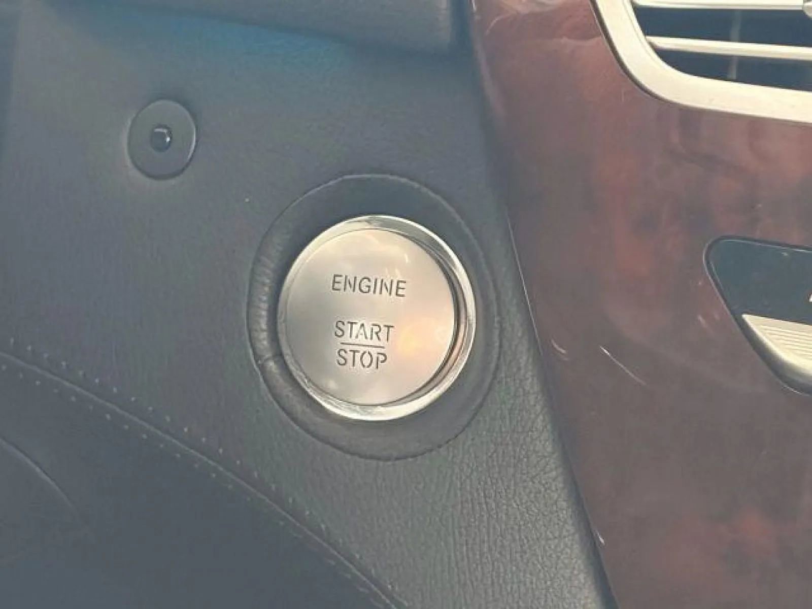 Used 2010 Mercedes-Benz CL 550 4MATIC image 22