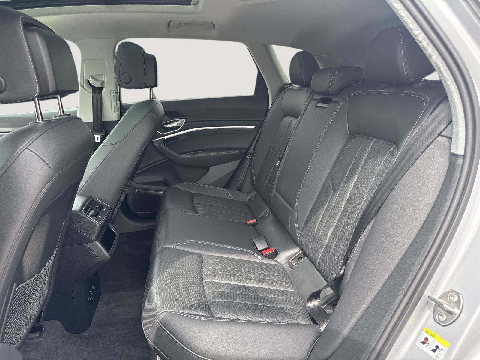 Used 2023 Audi e-tron Premium Plus w/ Premium Plus Package AWD/4WD image 10