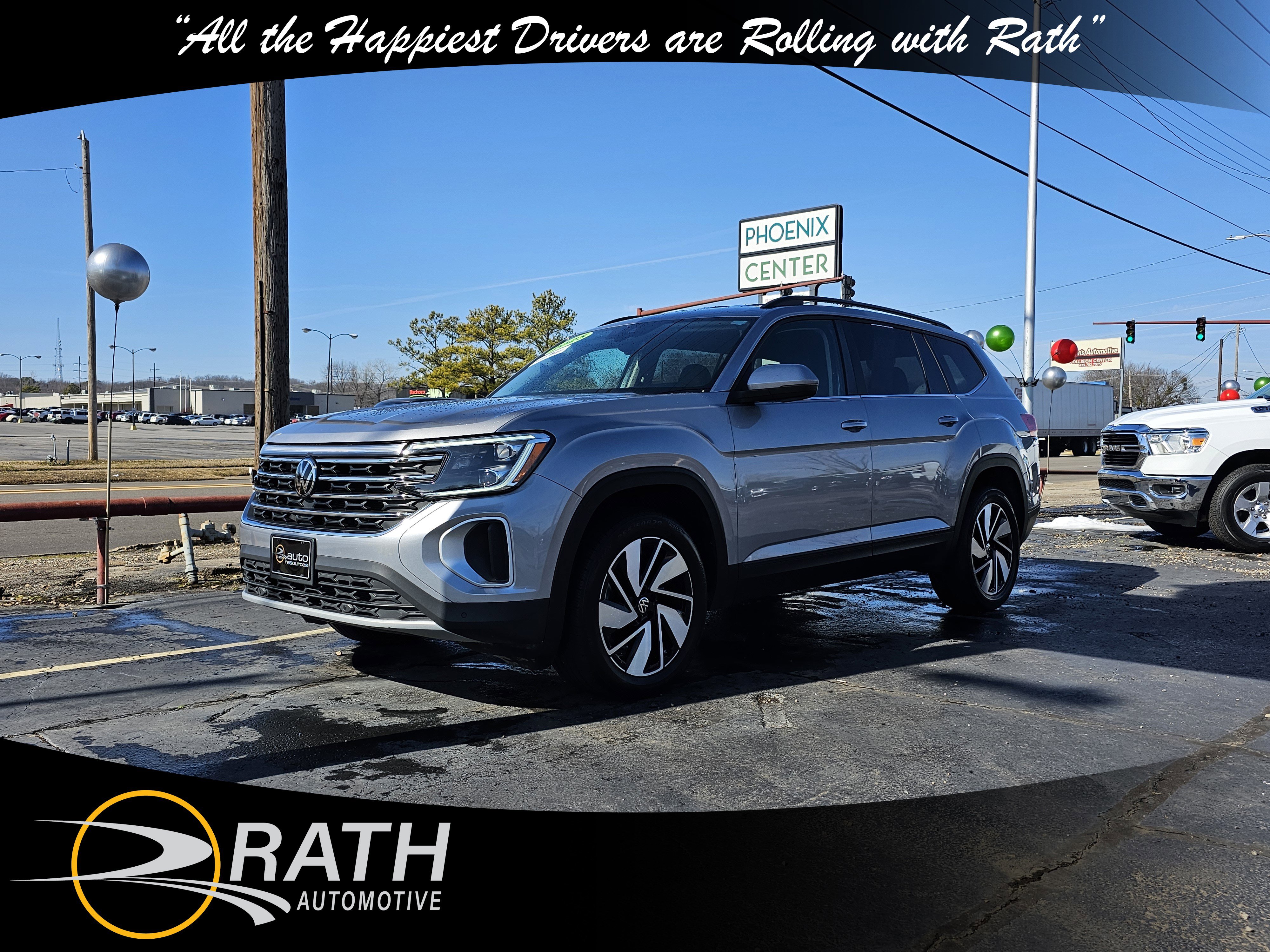 Used 2025 Volkswagen Atlas SE image 1