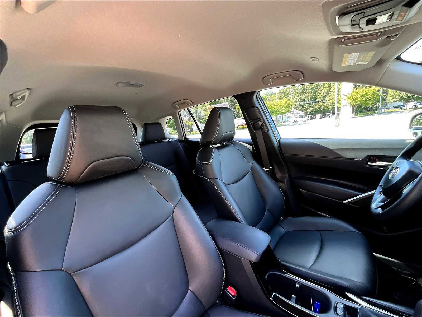 Used 2025 Toyota Corolla Cross XLE image 22