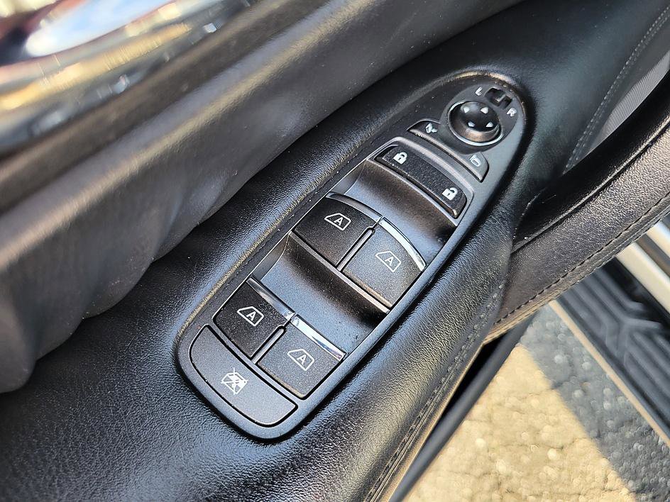 Used 2021 Nissan Armada SL w/ Captain's Chairs Package image 11